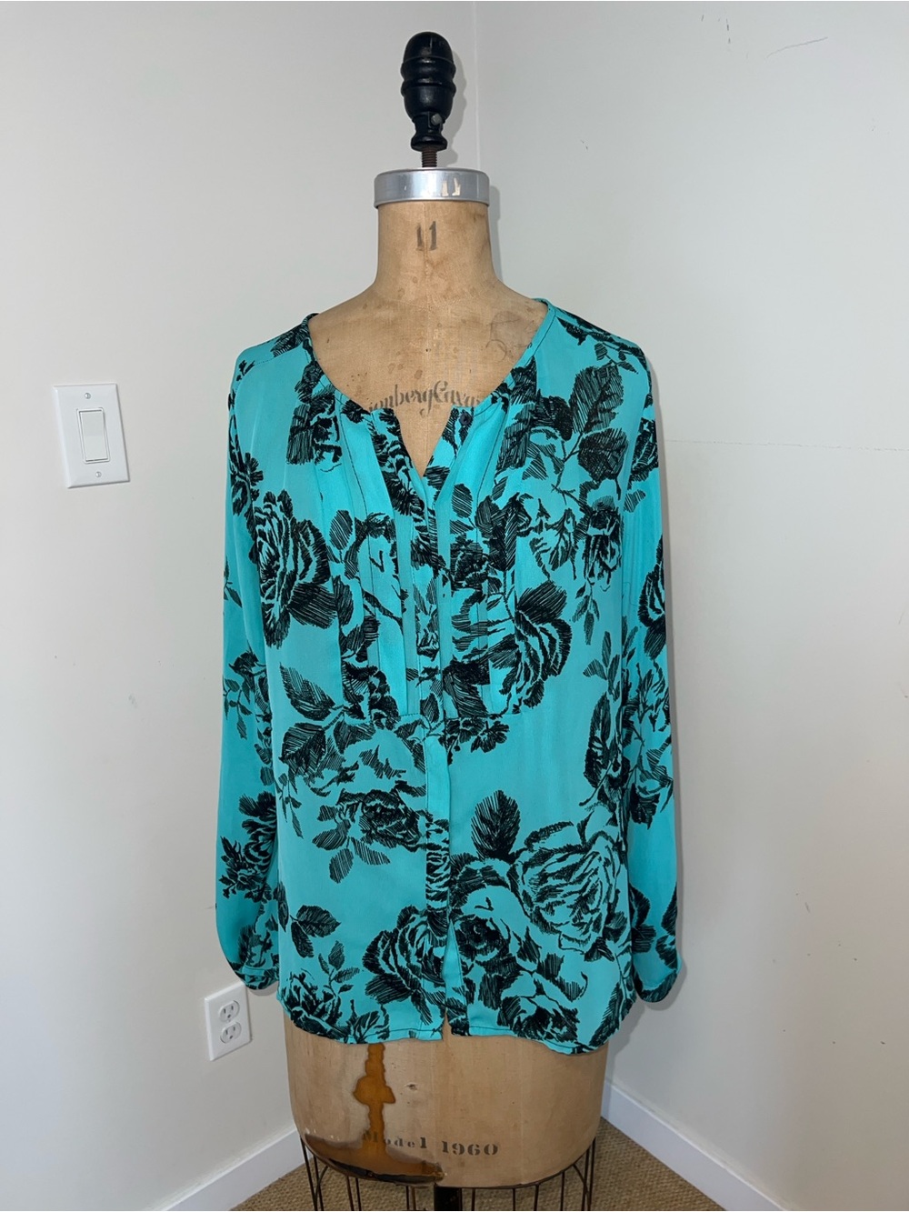 Worthington Teal Floral V-Neck Long Sleeve Blouse